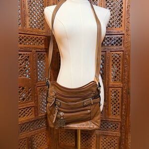 ✨ Vintage Giani Bernini Crossbody Bag – Soft Brown Leather ✨